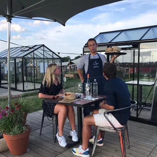 Restaurant lässt Gäste im Gewächshaus essen Olerum