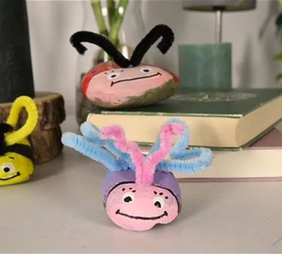 Lustige Käfer aus Steinen gestalten