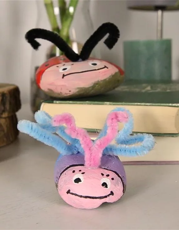 Lustige Käfer aus Steinen gestalten