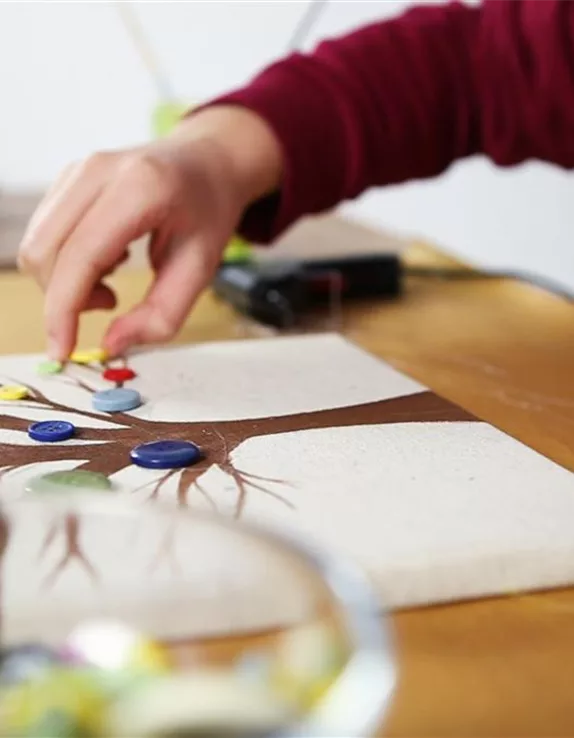 Bunte Knopfbäume gestalten