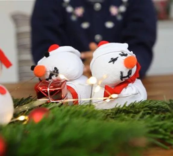 Einen Sockenschneemann basteln