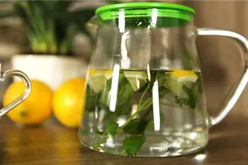 Leckeren Kräutertee zubereiten Leckeren Kräutertee zubereiten