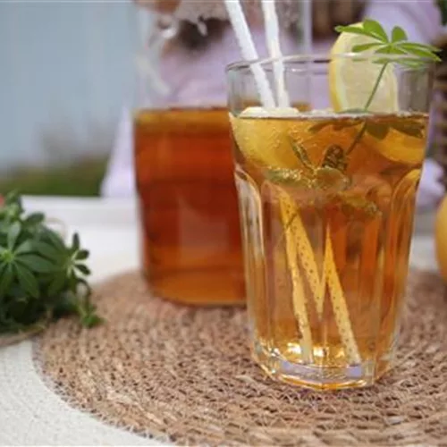 Limonade mit Waldmeister