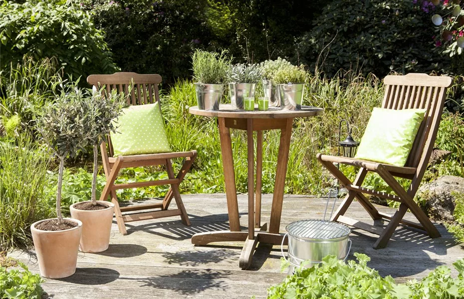 Gartenmöbel machen die Wohlfühl-Oase perfekt